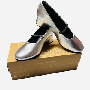 NWT New SEYCHELLES Leather Dusk To Dawn Silver Metallic Low Heels Shoes Size 9
